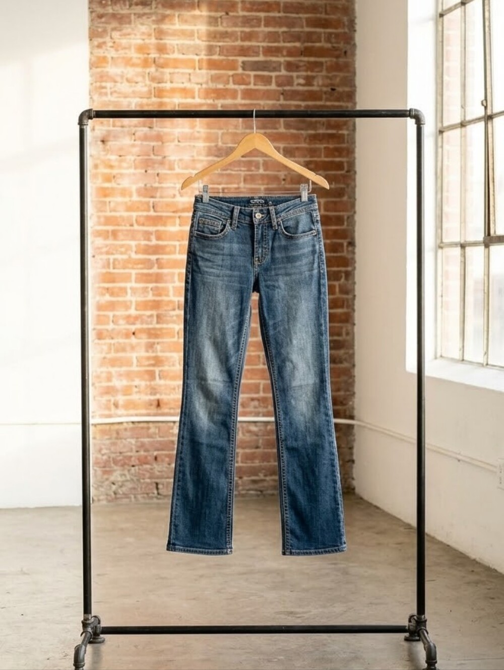 Silver Jeans Women's Boot Cut Jeans in Medium Blue Wash